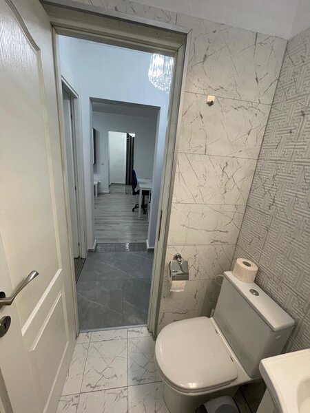 Piata Victoriei, Iancu de Hunedoara.